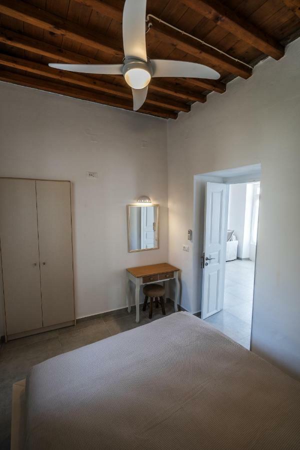 Komis Mansion Exámbela エクステリア 写真
