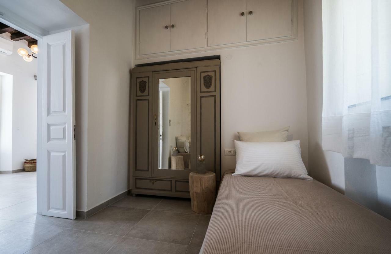 Komis Mansion Exámbela エクステリア 写真